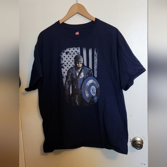 Captain America New York Yankees Graphic T-Shirt - Picture 1 of 4